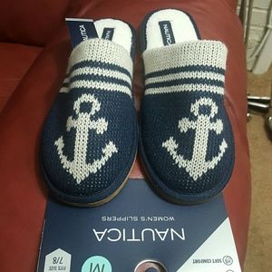 NWT NAUTICA FANTAIL SLIPPERS
